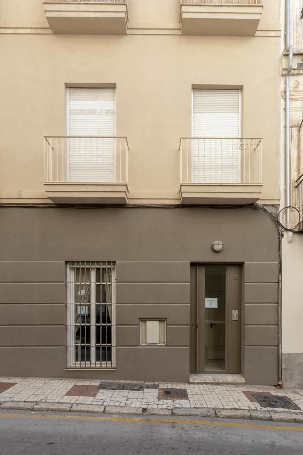 -Malagasunapts-El Superfuzz By Ro Jo Buitenkant foto